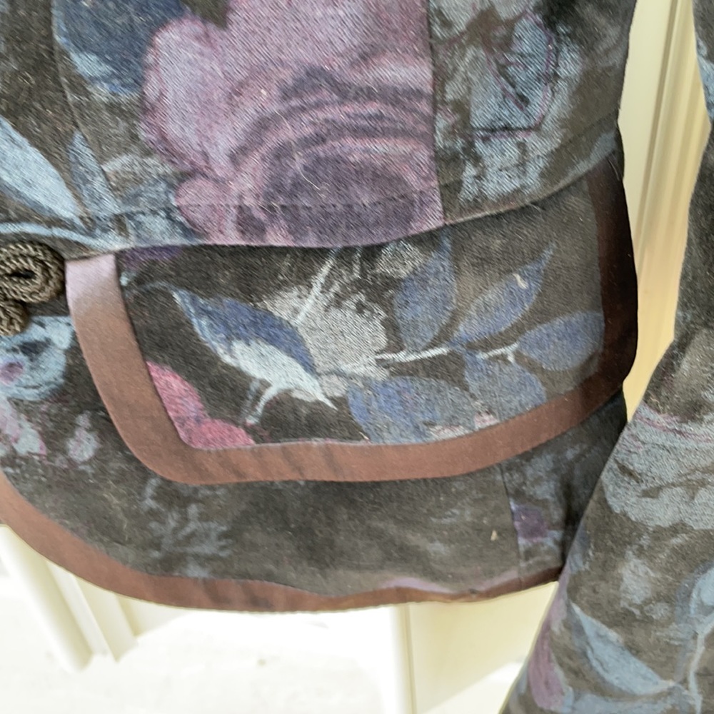 Blazer - Picture 4 of 7